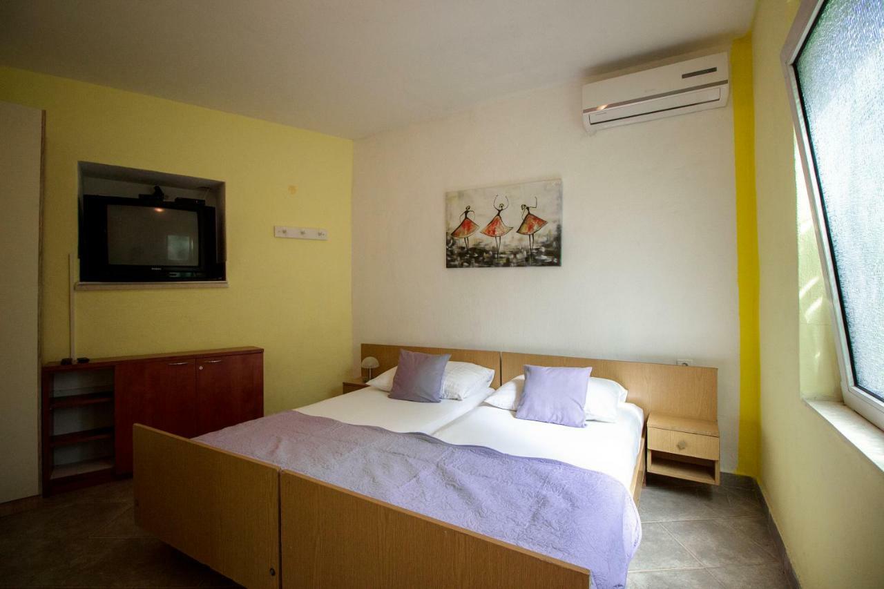 Mrkonjic Branko & Marija Apartmani 오미스 외부 사진